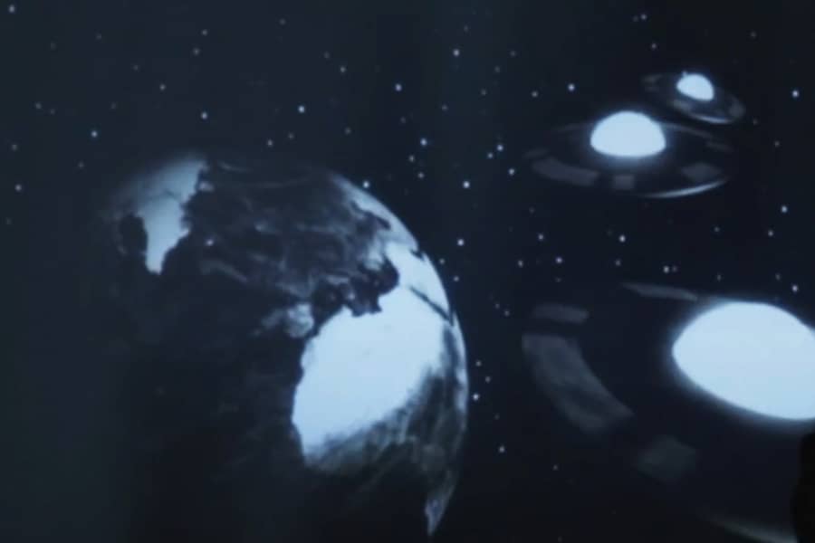 three UFOs coming to Earth