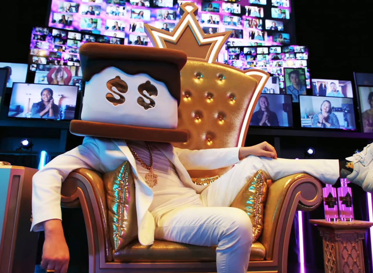 DJ S'More Money sitting on da throne