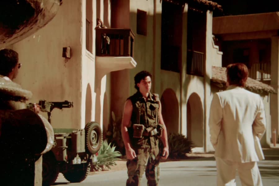 Cruz and El Jéfe talking in a desert town