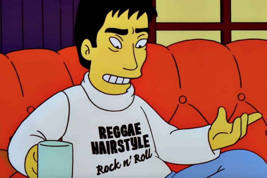 one friend has a shit that says “Reggae hairstyle rock n‘ roll” in English