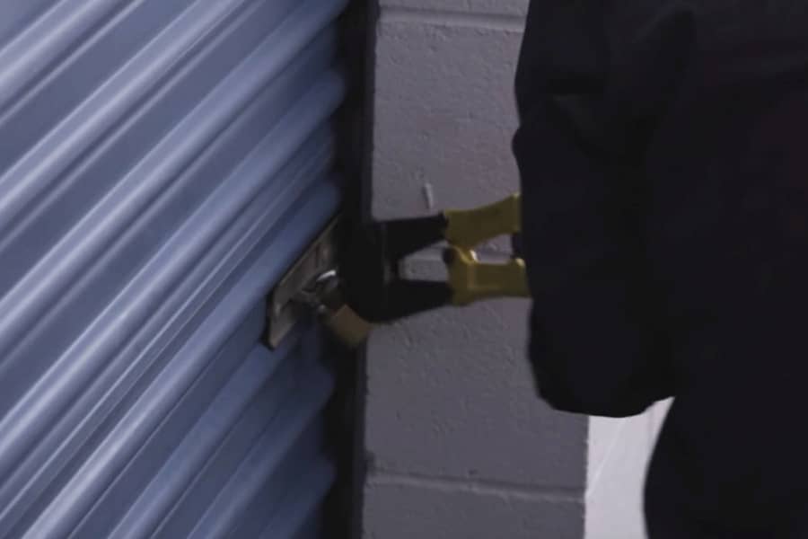 bolt cutters cut off a lock