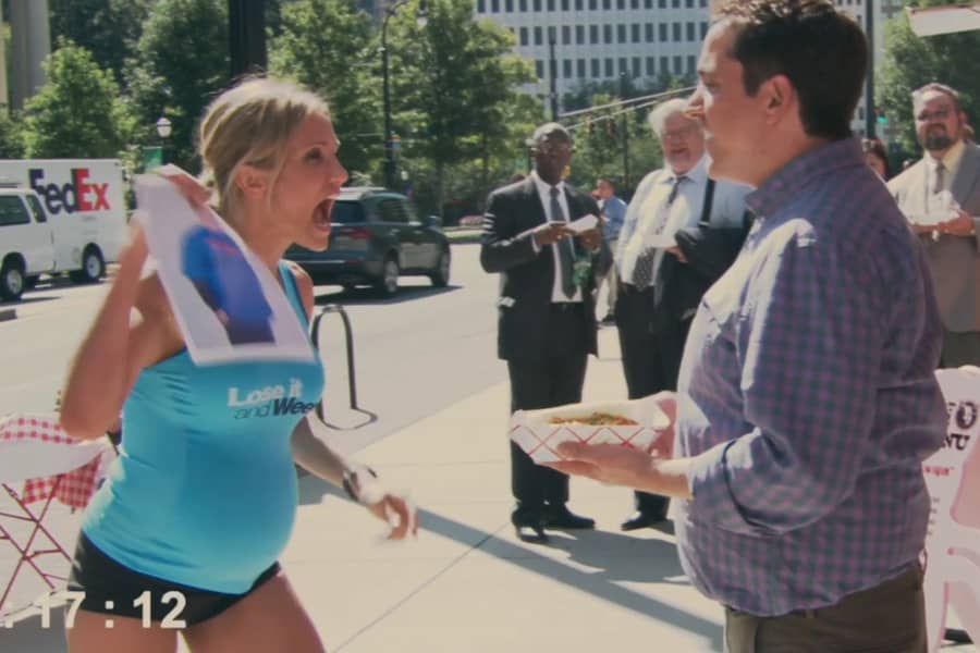 Jules yells at a former contestant who is eating at a food truck