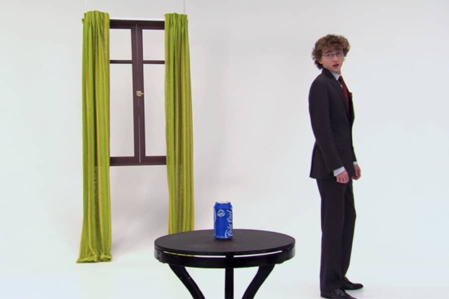 Sinjin sees a soda can on a table
