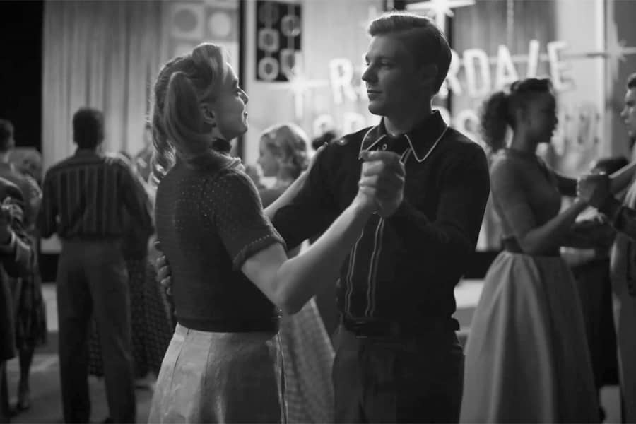 teens slow dancing