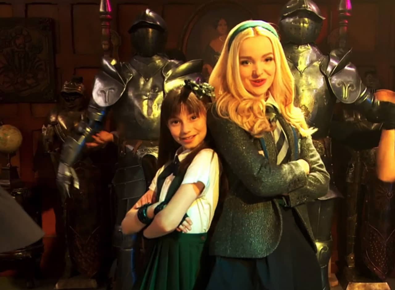 Liv Rooney as Stephanie and Ruby Smith as Sasha back to back