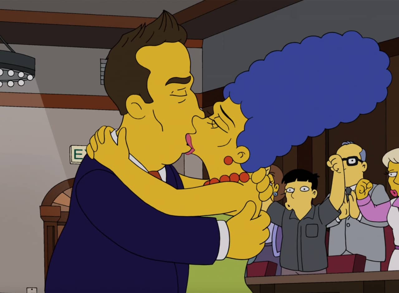 Channing Tatum as Homer Simpson kissing his wife Marge in court