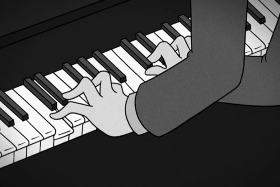 hands play a piano