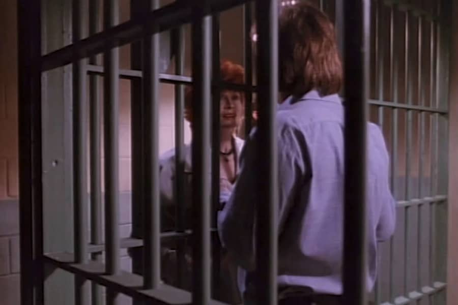 Fuschia visits Evian who is in a jail cell