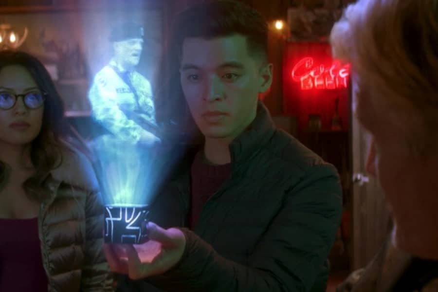 Dr. Ling’s assistant Max shows Thundergun a hologram of Colonel Washington